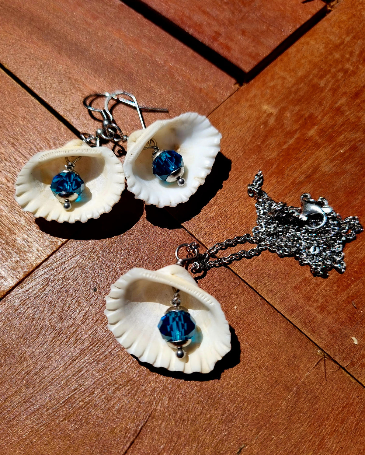 Teal Crystal & Shell Necklace & Earring Set image 1